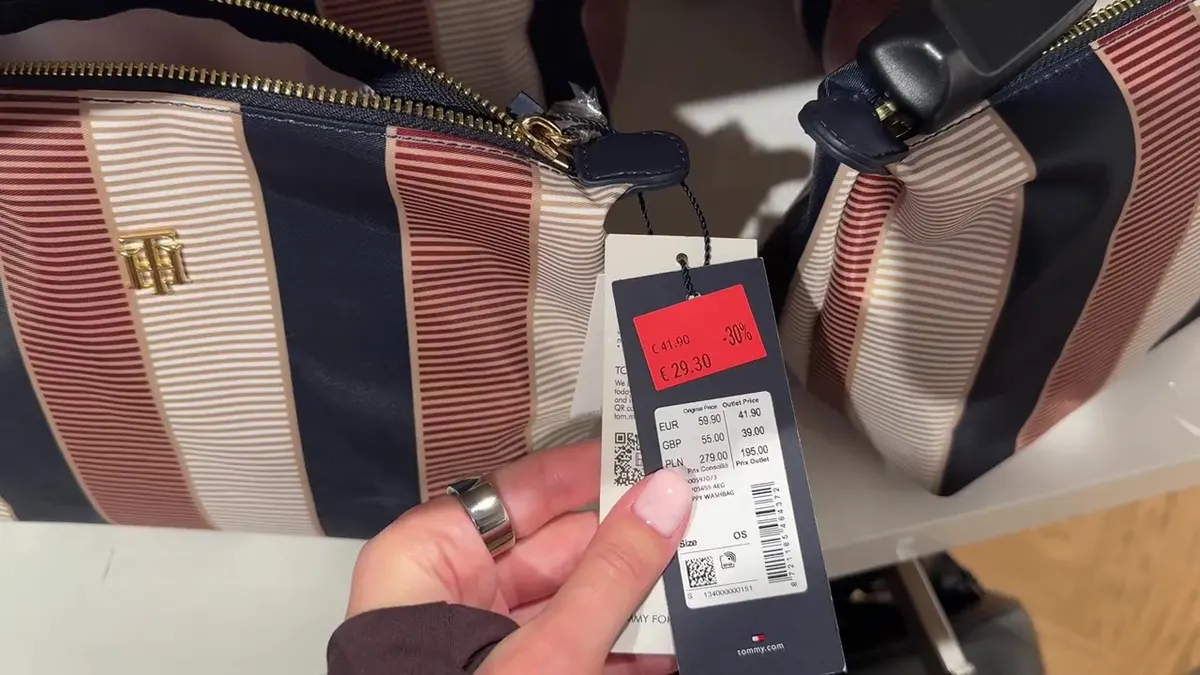 Striped Tommy Hilfiger washbag with a sale sticker showing €29.30, reduced from outlet €41.90.